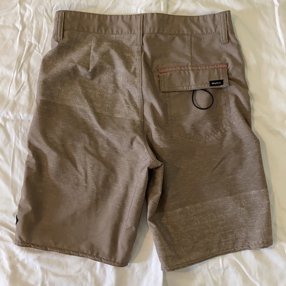 Boy’s RVCA performance stretch shorts - Picture 2 of 2